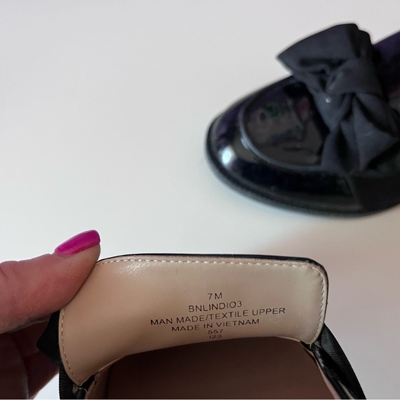 Bandolino Black Patent Leather Loafers with Bow - Picture 3 of 3